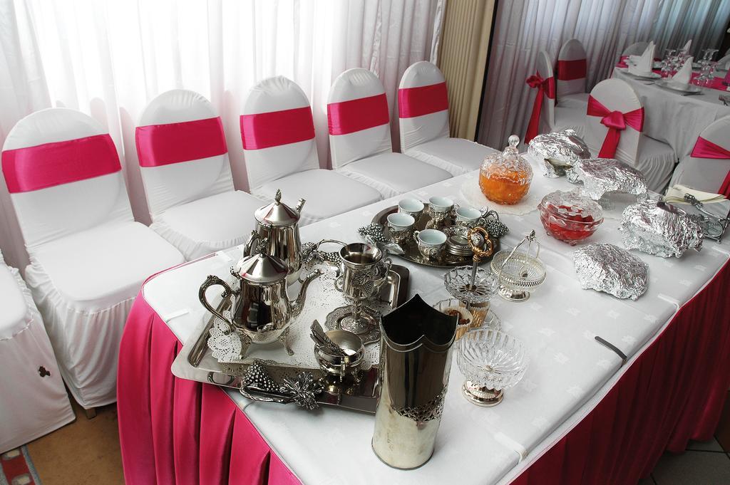 Le Cheval Noir Hotel Paris Pantin Ngoại thất bức ảnh