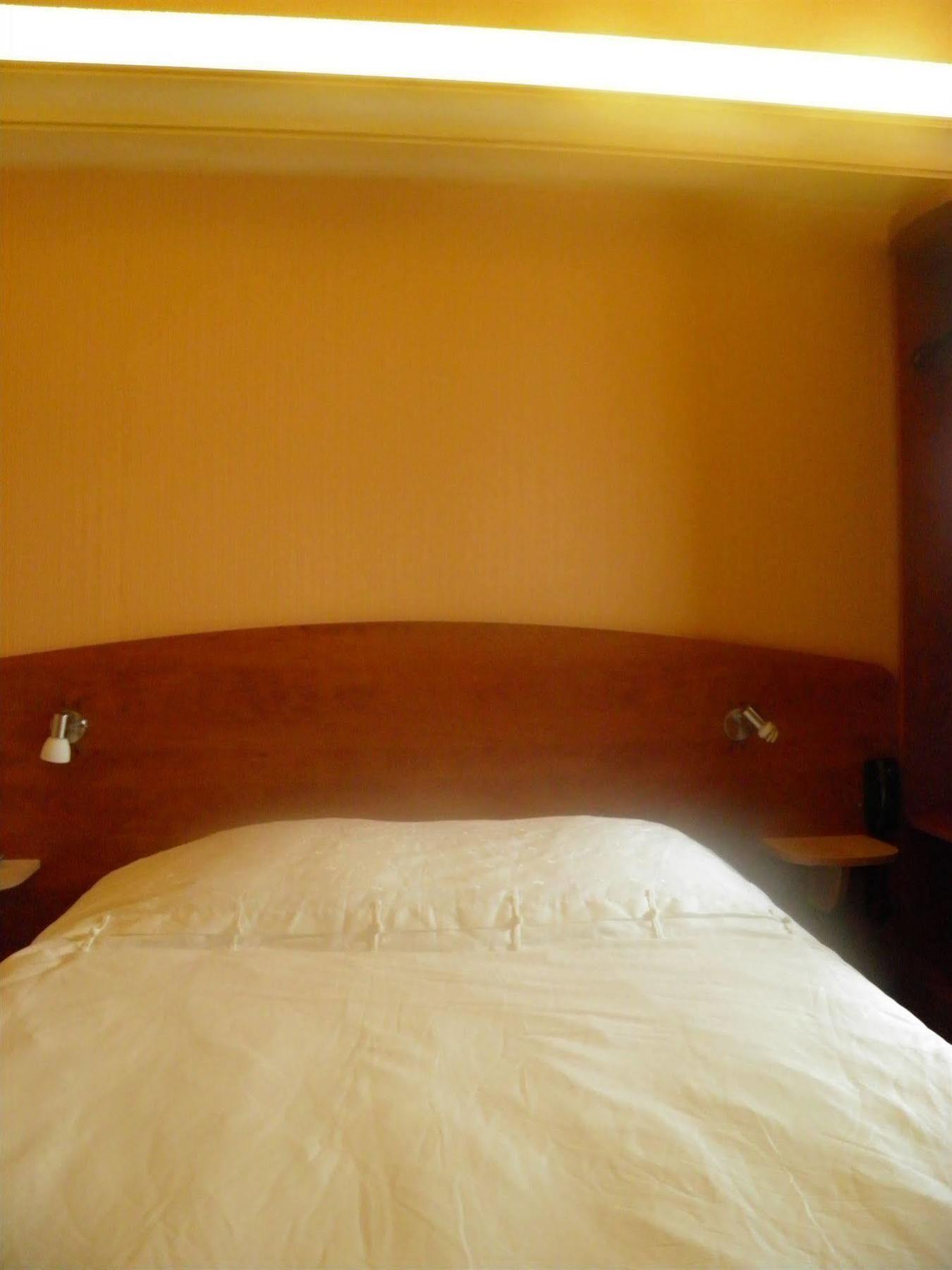 Le Cheval Noir Hotel Paris Pantin Ngoại thất bức ảnh
